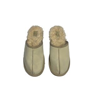 Furry ugg slides/slipers